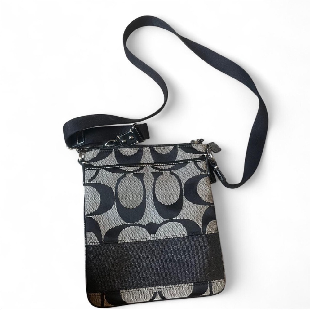 COACH Unisex Chalk Crossgrain Leather ID & Credit Card Lanyard